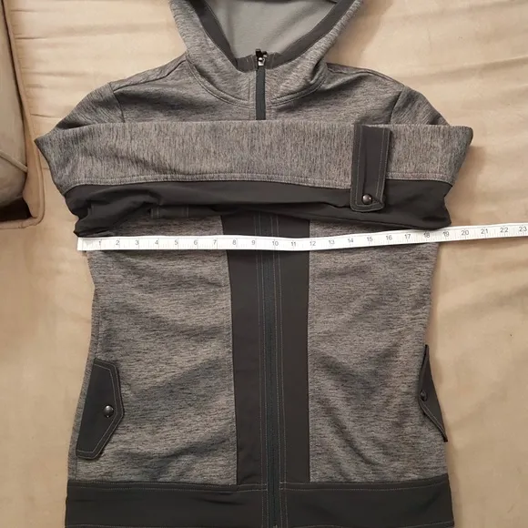 Kuhl Fozza Fleece grey and white long sleeve hoodie Women’s size small