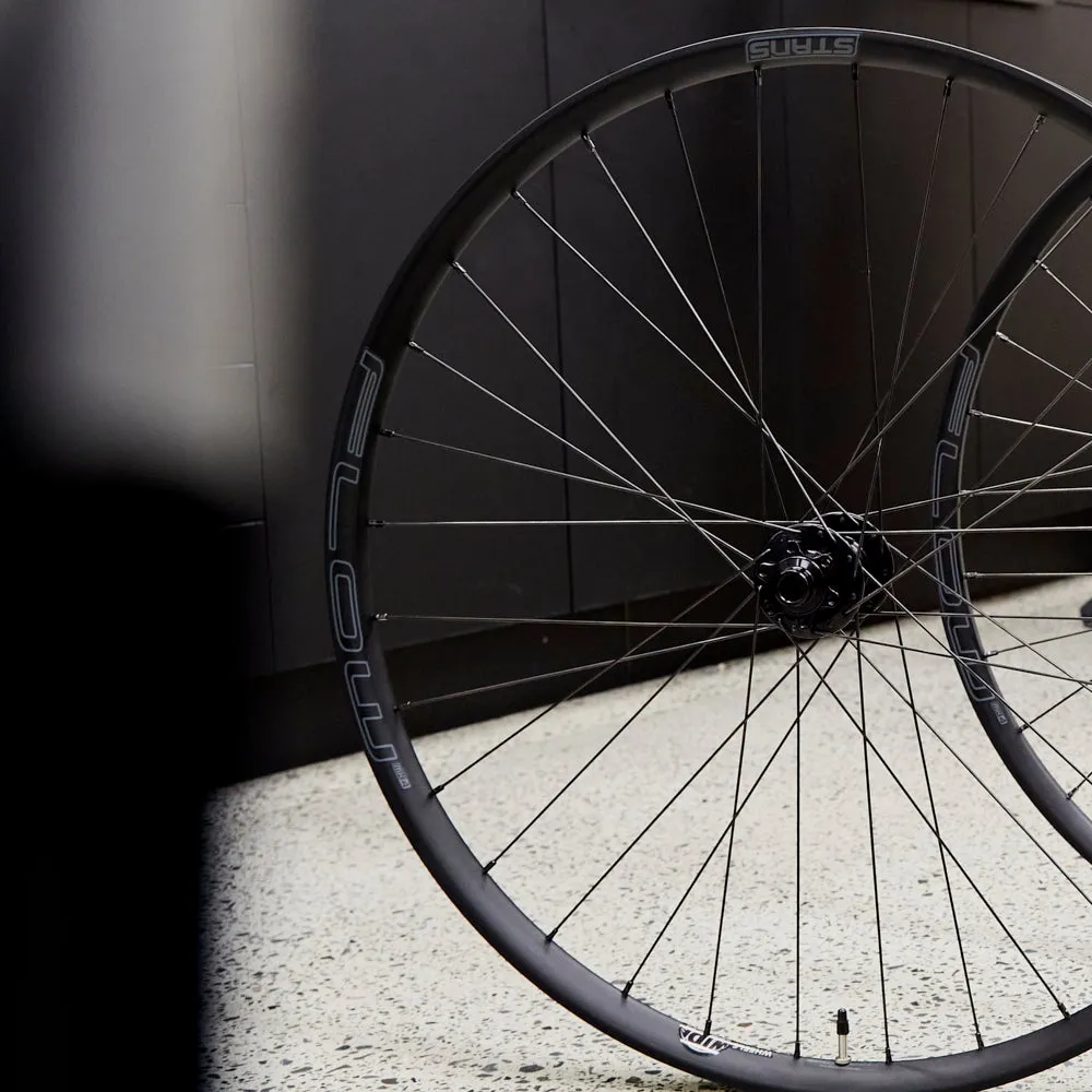 STAN'S NOTUBES FLOW MK4 ON CHRIS KING - 27.5/29" WHEELSET