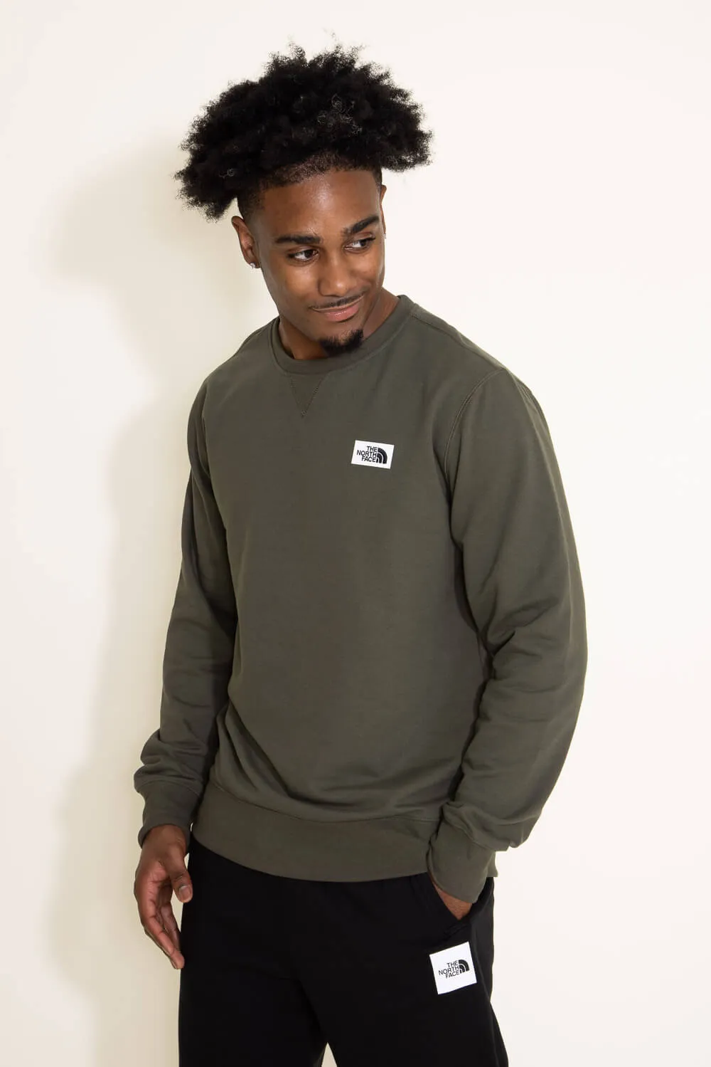 The North Face Heritage Patch Sweatshirt for Men in Green | NF0A7WXH-21L